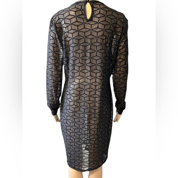 Elegant Black Geometric Dress - Picture 3 of 5
